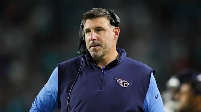 Titans coach Mike Vrabel looks on against the Dolphins during the fourth quarter at Hard Rock Stadium.